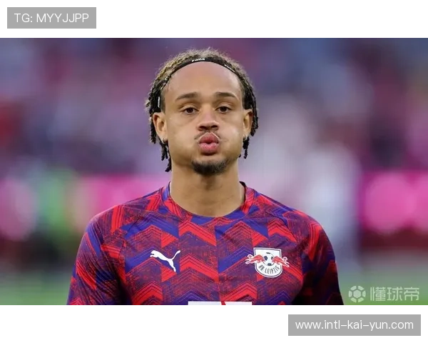 热刺半场压缩防守，西蒙斯反击屡造威胁